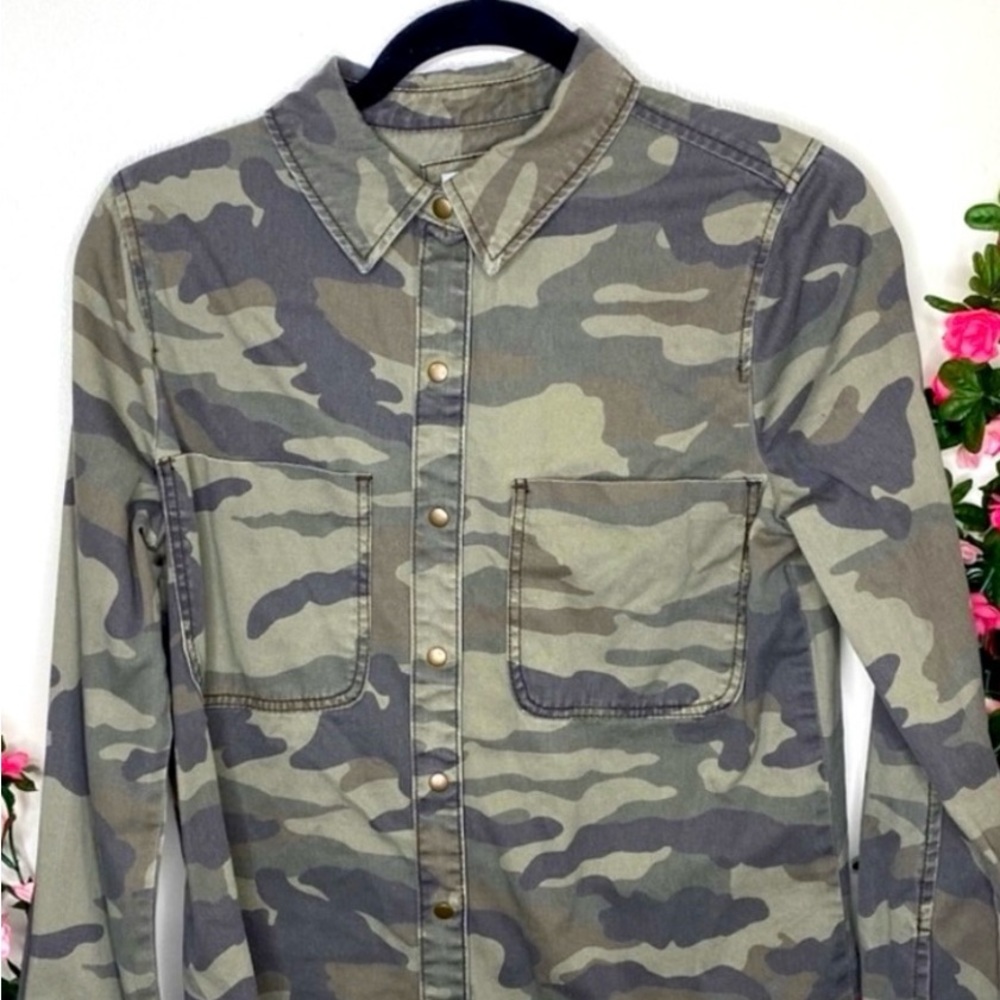 Forever 21 Camo Button Up Shirt Jacket size medium - Picture 1 of 6